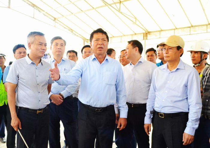 Bộ trưởng chỉ đạo công tác thi công cao tốc Cam Lộ - La Sơn cần tập trung, đồng bộ, quyết liệt đẩy tiến độ