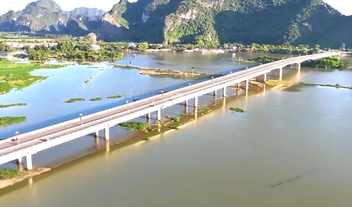 Sẽ xây dựng mới bốn cây cầu gồm cầu sông Bôi, cầu thoát lũ số 1, cầu sông Na và cầu Lạng Uyển.
