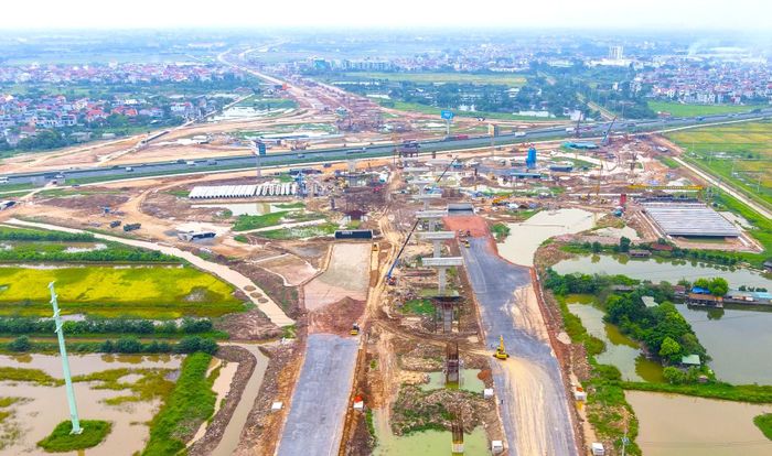 Thi công nút giao với cao tốc Pháp Vân - Cầu Giẽ.