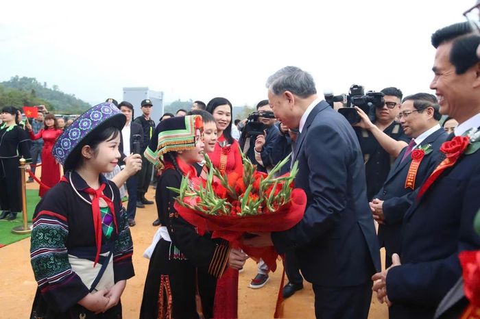 Sáng 19/3, Tổng Bí thư Tô Lâm dự Lễ khởi công, động thổ đồng loạt các trường nội trú liên cấp biên giới tại điểm cầu tỉnh Lạng Sơn.