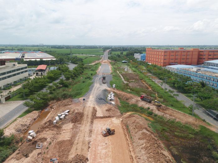 Trong khi đó, cầu vượt An Hòa (Khu công nghiệp Thành Thành Công) đã cơ bản hoàn thành; các nhà thầu đang tập trung thi công các tuyến đường dẫn.