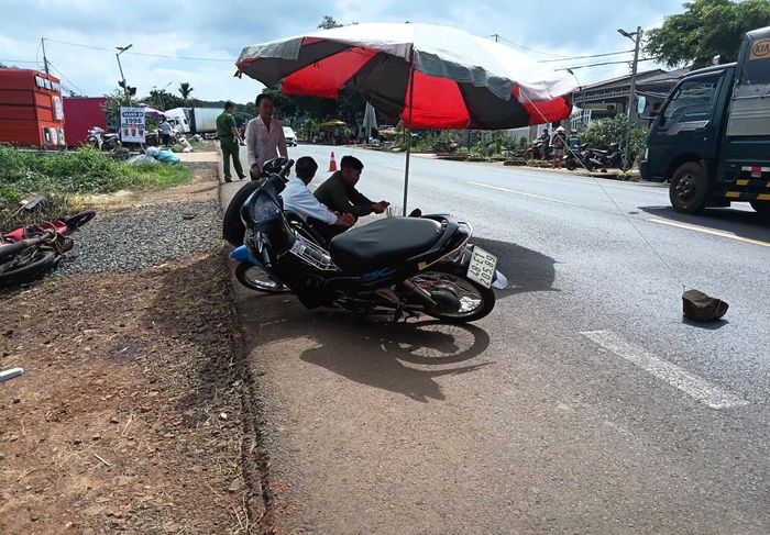 Vụ tai nạn giữa hai xe máy khiến một người đàn ông tử vong tại chỗ.