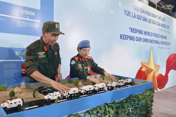 Gian trưng bày truyền thống của lực lượng Cảnh sát gìn giữ hòa bình cũng là một trong những điểm thu hút sự quan tâm của người dân. Tại đây, đơn vị này trưng bày mô hình sa bàn để lực lượng này huấn luyện, thực hiện các nhiệm vụ gìn giữ hòa bình, vận hành chiến thuật.