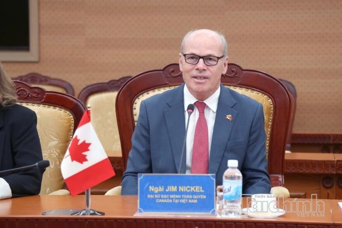 Đại sứ Jim Nickel phát biểu. Ảnh: Đức Minh
