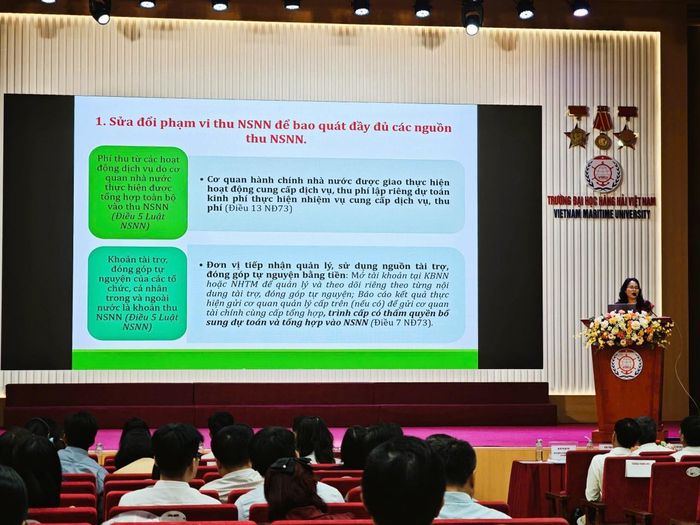Bà Vũ Thị Hải Yến - Phó Vụ trưởng, Vụ Tài chính - Kinh tế ngành, Bộ Tài chính đã trình bày chuyên đề về công tác xây dựng dự toán thu, chi NSNN năm 2027 của các Bộ, cơ quan trung ương. Ảnh: Thanh Sơn
