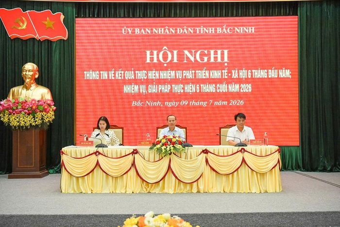 Ông Mai Sơn, Phó Chủ tịch thường trực UBND tỉnh, Chủ trì hội nghị.