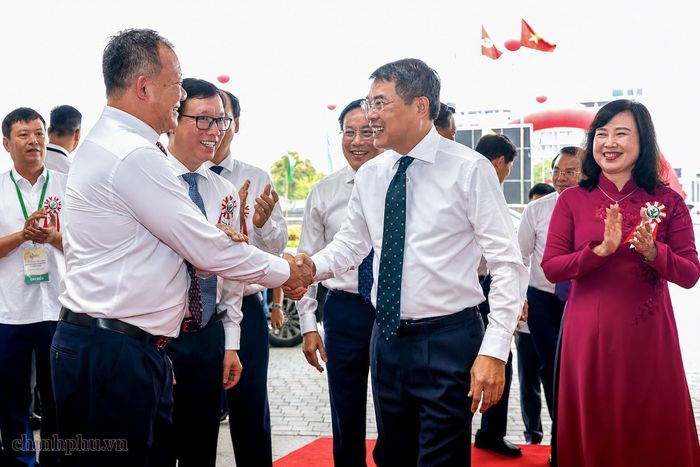 Thủ tướng Chính phủ Lê Minh Hưng đến dự lễ khai trương hoạt động Bệnh viện Hữu nghị Việt Đức cơ sở Ninh Bình - Ảnh: VGP.