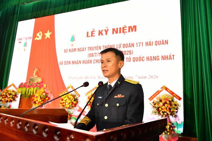 Phó Đô đốc Nguyễn An Phong, Bí thư Đảng ủy, Chính ủy Quân chủng Hải quân phát biểu tại buổi lễ.