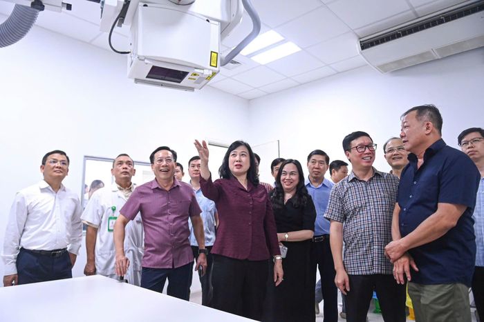 Bộ trưởng Bộ Y tế yêu cầu bệnh viện tiếp tục rà soát kỹ lưỡng các phương án vận hành, bảo đảm mọi quy trình được thực hiện an toàn, thông suốt, lấy người bệnh làm trung tâm. Ảnh: Bệnh viện Hữu nghị Việt Đức