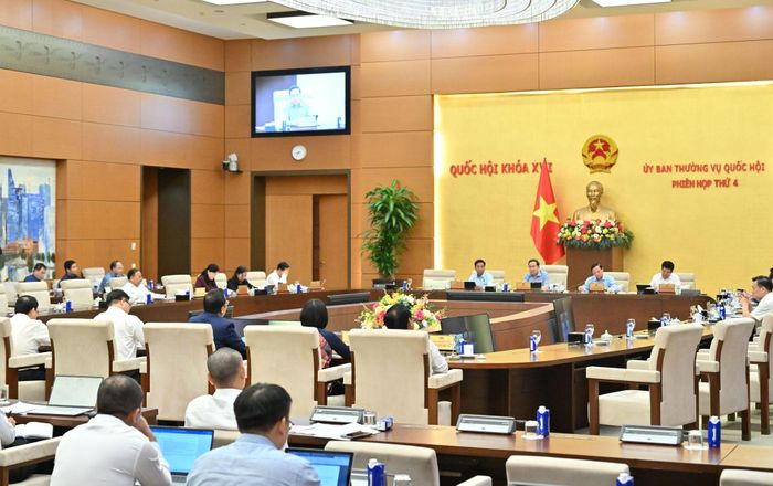 Quang cảnh phiên họp