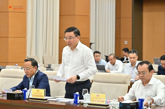 Bộ trưởng Bộ Công Thương Lê Mạnh Hùng trình bày Tờ trình dự án Luật
