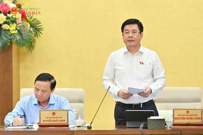 Phó Chủ tịch Quốc hội Nguyễn Hồng Diên điều hành phiên họp