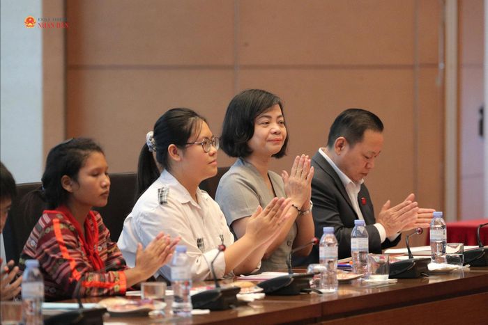 Các đại biểu dự cuộc gặp mặt. Ảnh: Hồ Long