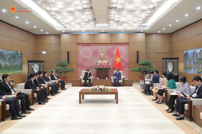 Chủ nhiệm Ủy ban Kinh tế và Tài chính Phan Văn Mãi tiếp Chủ tịch Tập đoàn Charoen Pokphand (CP Group) của Thái Lan Soopakij Chearavanont