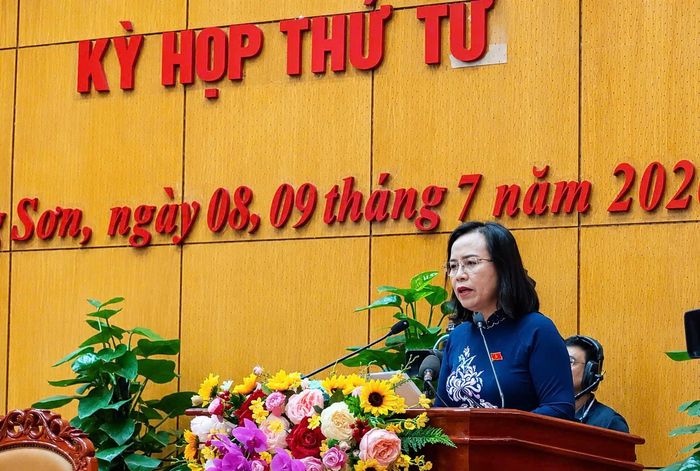 Phó Bí thư Thường trực Tỉnh ủy, Chủ tịch HĐND tỉnh Đoàn Thị Hậu phát biểu bế mạc. Ảnh: Thanh Bình