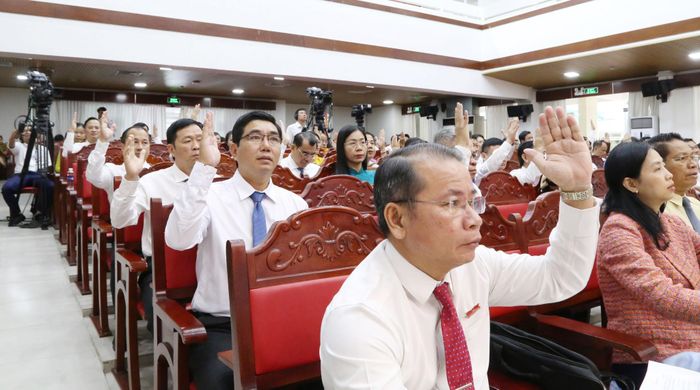Các tổ đại biểu và đại biểu HĐND thành phố được đề nghị tiếp tục tăng cường giám sát việc thực hiện các nghị quyết. Ảnh: Văn Dũng
