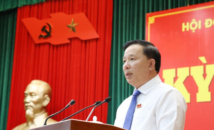 Chủ tịch UBND TP. Đồng Nai Nguyễn Văn Út phát biểu tại kỳ họp. Ảnh: Văn Dũng