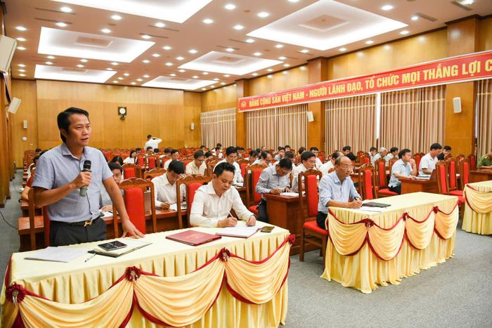 Đại diện các cơ quan báo chí trao đổi một số nội dung tại hội nghị. Ảnh: PV
