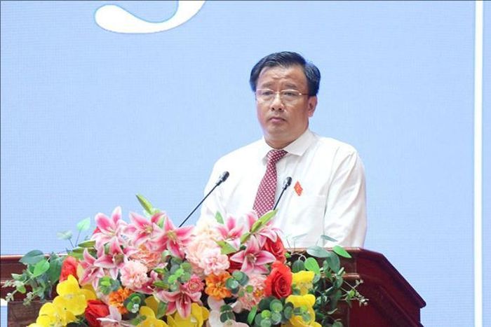 Phó Chủ tịch UBND tỉnh Đồng Tháp Nguyễn Phước Thiện trả lời chất vấn