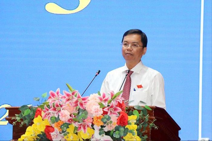 Giám đốc Sở Xây dựng tỉnh Đồng Tháp Nguyễn Thế Hồng Trung phát biểu giải trình