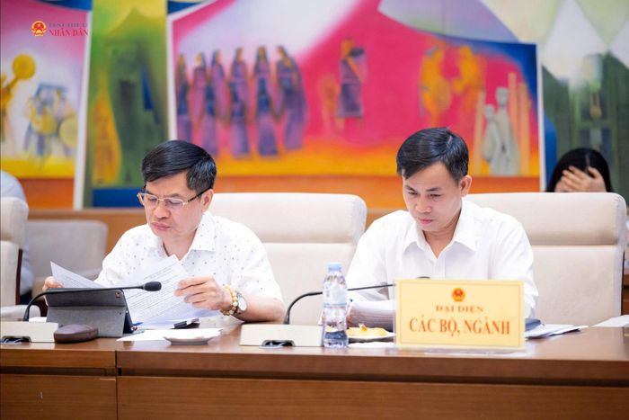 Các đại biểu dự phiên họp