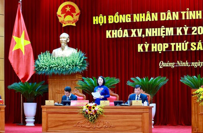 Đoàn chủ tọa điều hành kỳ họp