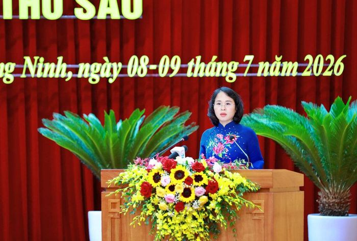 Phó Bí thư Thường trực Tỉnh ủy, Chủ tịch HĐND tỉnh Quảng Ninh Trịnh Thị Minh Thanh phát biểu bế mạc kỳ họp