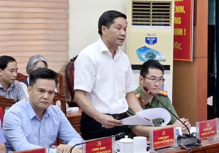 Phó Giám đốc Sở GD-ĐT Tuyên Quang Hoàng Minh Cảnh báo cáo công tác tổ chức Kỳ thi tốt nghiệp THPT năm 2026 trên địa bàn tỉnh. báo cáo công tác tổ chức Kỳ thi tốt nghiệp THPT năm 2026 trên địa bàn tỉnh. Ảnh: Báo Tuyên Quang