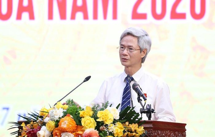  Giám đốc Sở Nội vụ Đào Hồng Vận trả lời chất vấn