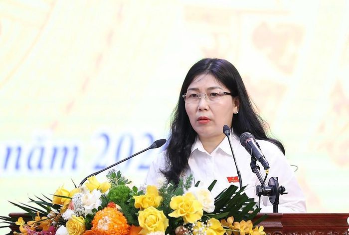 Giám đốc Sở Y tế Nguyễn Thị Anh trả lời chất vấn