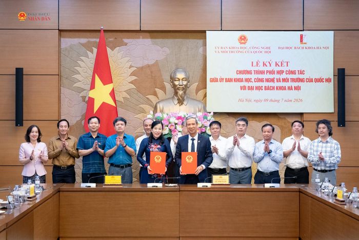 Chủ nhiệm Ủy ban Khoa học, Công nghệ và Môi trường Nguyễn Thanh Hải và Giám đốc Đại học Bách Khoa, GS.TS Lê Anh Tuấn ký kết Chương trình phối hợp công tác với Đại học Bách khoa Hà Nội