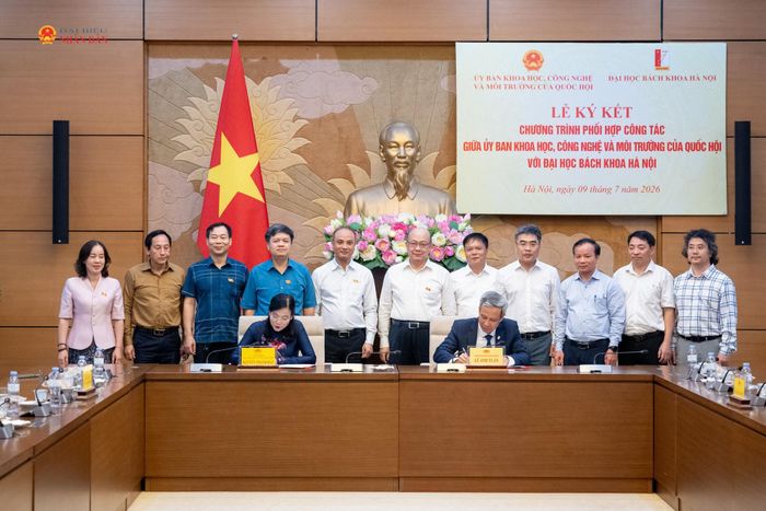 Chủ nhiệm Ủy ban Khoa học, Công nghệ và Môi trường Nguyễn Thanh Hải và Giám đốc Đại học Bách Khoa, GS.TS Lê Anh Tuấn ký kết Chương trình phối hợp công tác với Đại học Bách khoa Hà Nội