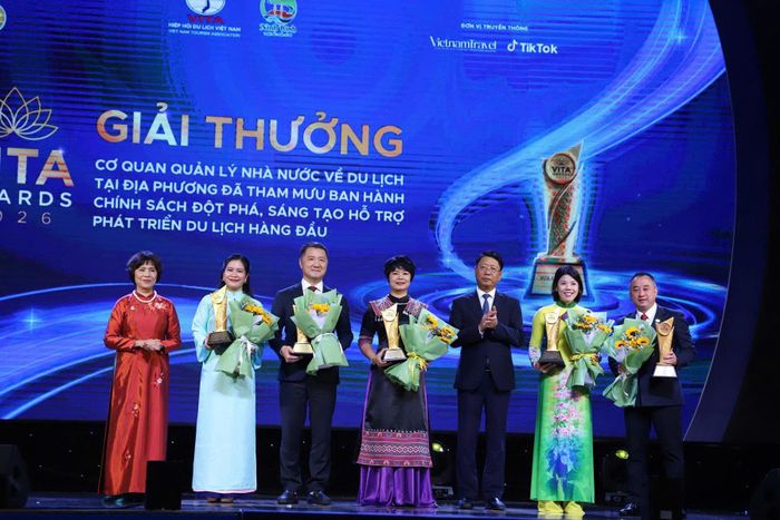 5 địa phương được vinh danh đã tham mưu ban hành chính sách đột phá, sáng tạo hỗ trợ phát triển du lịch hàng đầu năm 2025. Ảnh: Trần Hồng
