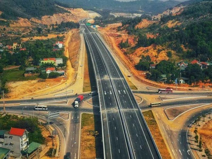 Giải ngân đầu tư công đạt 35,5% kế hoạch. Ảnh minh họa