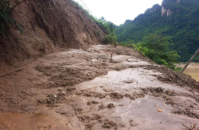 Điện Biên chỉ đạo tăng cường kiểm soát giao thông tại các khu vực ngập sâu, ngầm tràn, tuyến đường có nguy cơ sạt lở