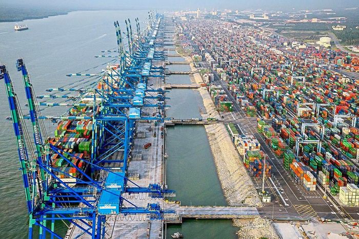 Đoàn công tác Cảng Quốc tế Long An tham quan kỹ thuật tại Port Klang (Malaysia) ngày 07/7/2026.