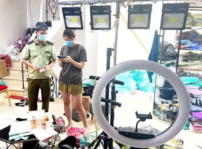 Lực lượng chức năng cần tăng cường kiểm tra các chủ cửa hàng livestream bán hàng trên không gian mạng