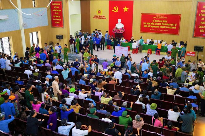 Trong đợt cao điểm từ 3-7/7, Công an Hà Tĩnh đã thu nhận được hơn 11.953 mẫu sinh phẩm của thân nhân liệt sĩ phục vụ công tác đối sánh, xác định chính xác danh tính liệt sĩ.