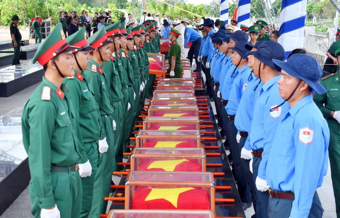 Lễ truy điệu, an táng hài cốt Liệt sĩ diễn ra trang nghiêm.