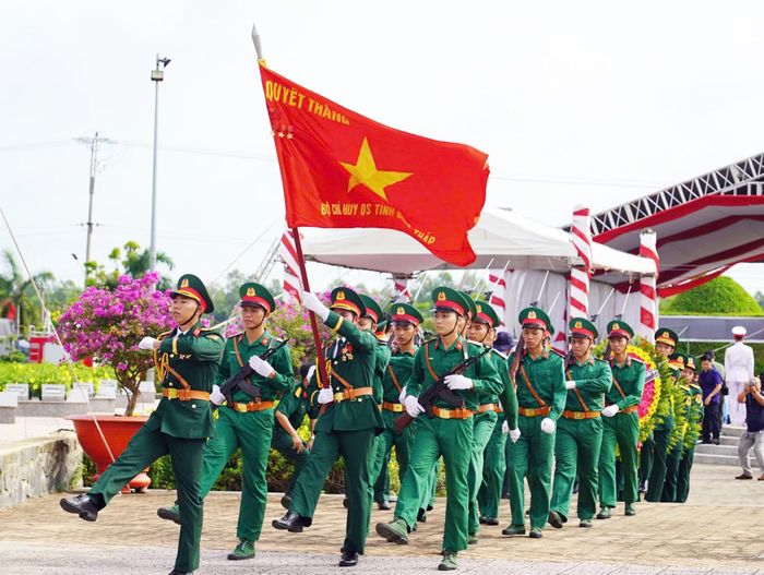 Lễ truy điệu, an táng hài cốt liệt sĩ diễn ra trang nghiêm tại Nghĩa trang Liệt sĩ Tam Nông.