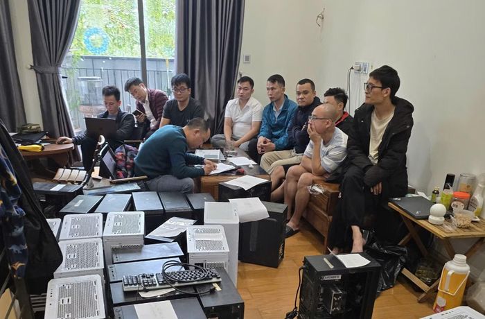 Phòng An ninh mạng và phòng, chống tội phạm sử dụng công nghệ cao, Công an TP Hà Nội phối hợp với Phòng Cảnh sát hình sự bắt giữ các đối tượng trong vụ án.
