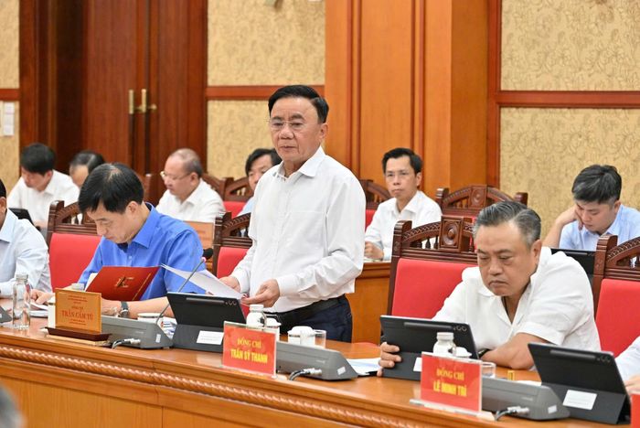 Đồng chí Trần Cẩm Tú, Trưởng Ban Chỉ đạo chuyển đổi số trong các cơ quan Đảng phát biểu kết luận tại phiên họp.