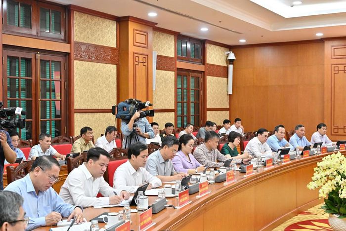 Các đại biểu dự phiên họp.