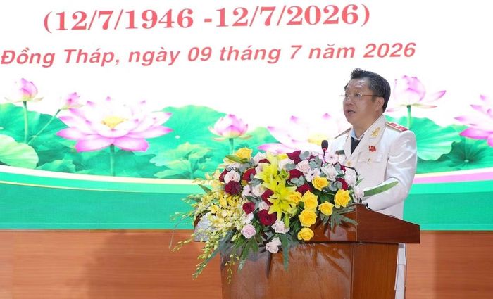 Thiếu tướng Lâm Phước Nguyên, Giám đốc Công an tỉnh Đồng Tháp phát biểu tại buổi họp mặt.