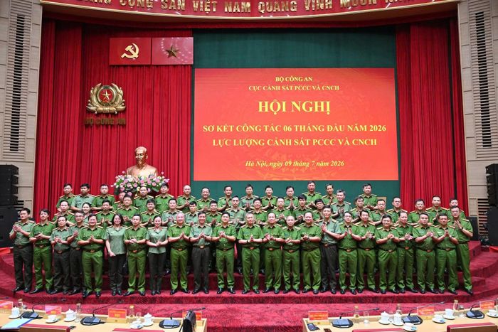 Thứ trưởng Nguyễn Ngọc Lâm và các đại biểu tham dự hội nghị.