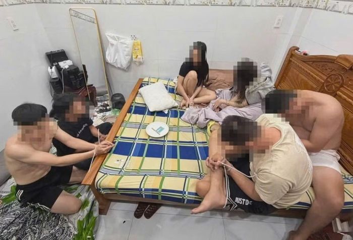 Nhóm nam, nữ thanh, thiếu niên sử dụng trái phép chất ma túy.