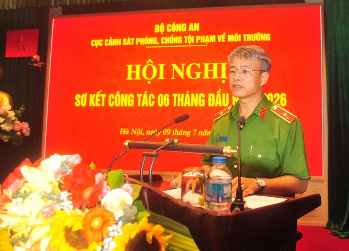 Thiếu tướng Thân Văn Hải, Cục trưởng Cục Cảnh sát phòng, chống tội phạm về môi trường phát biểu chỉ đạo hội nghị.
