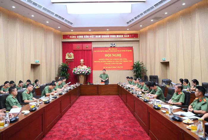 Toàn cảnh hội nghị.