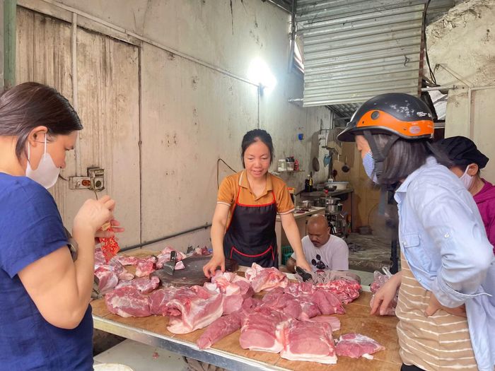 Giá thịt lợn ba chỉ, sườn thăn, nạc vai bán lẻ vẫn quanh mức 150.000 đồng/kg.