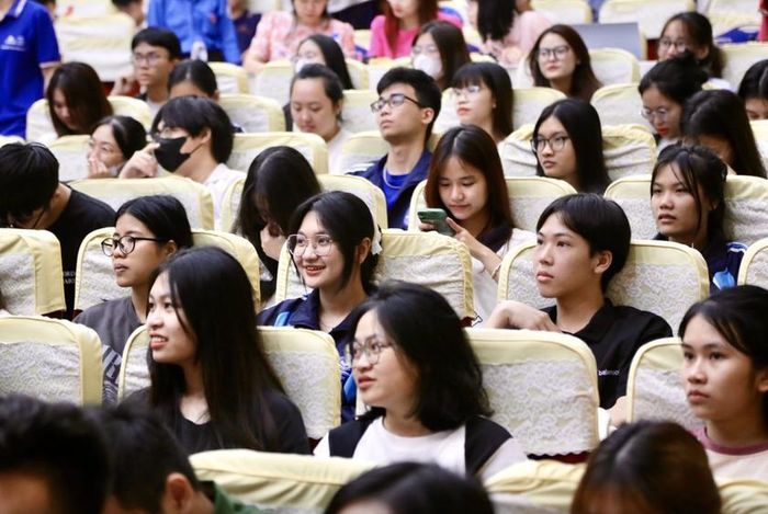 Sinh viên Trường Đại học Sư phạm Hà Nội tại cuộc thi tiếng Anh - HNUE English Challenge 2024. Ảnh: Thiên Ân